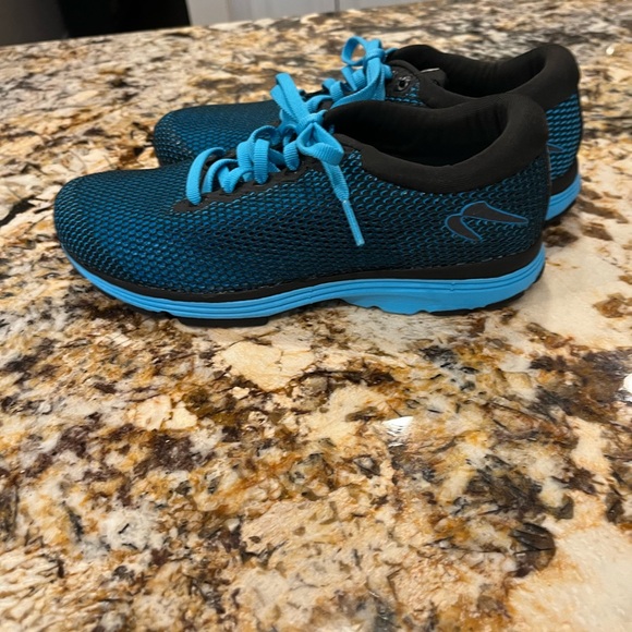 Newton running unisex Catalyst Blue sneakers M6 W7.5 - Picture 8 of 8